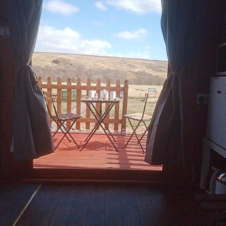 ホテル Wee Hoose Glamping 3 Kinbrace エクステリア 写真